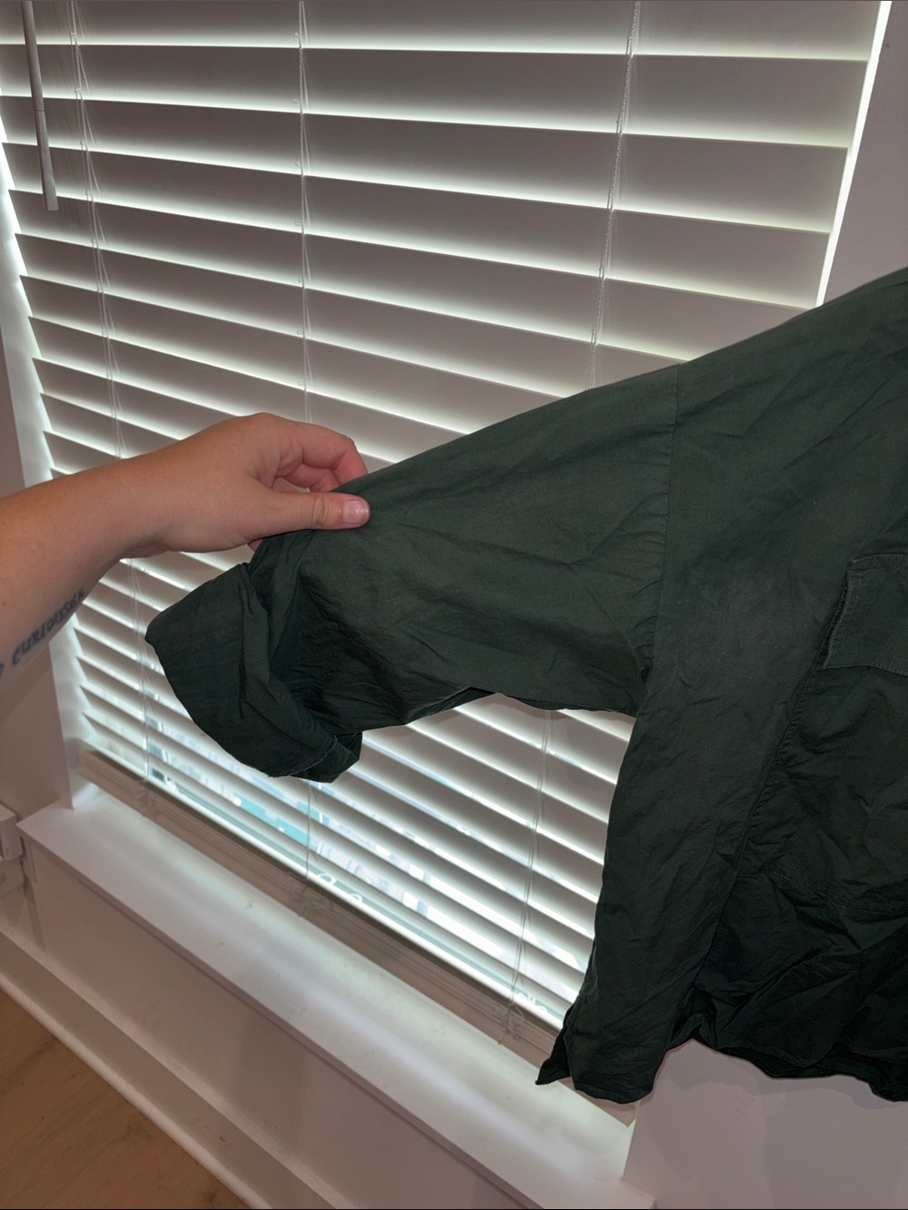 Lightweight Button-Up Top - Picture 3 of 7